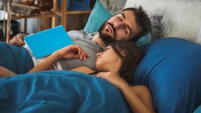 Sevgiliniz “bu gece masumca beraber uyuyalım” dese bunu başarabilir misiniz?