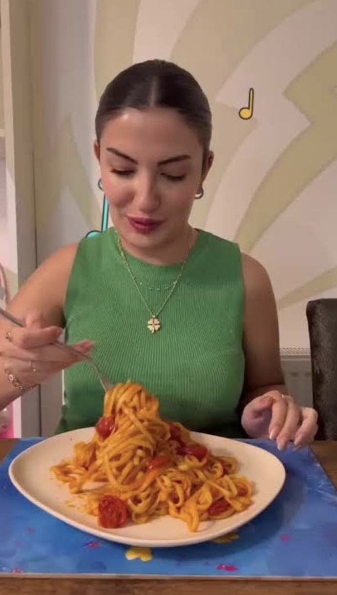 İlk buluşma da salçalı spagetti yer miydiniz?