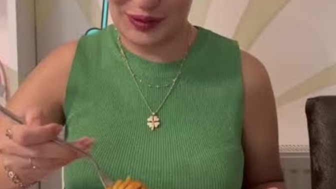 İlk buluşma da salçalı spagetti yer miydiniz?