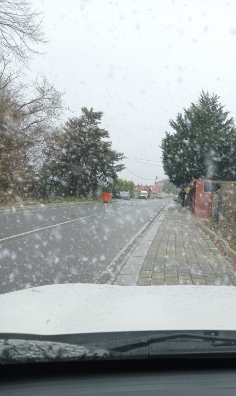 An itibariyle kar yağışı başladı İstanbul.❄️❄️☃️⛄ Başka nerelere kar yağıyor❓?