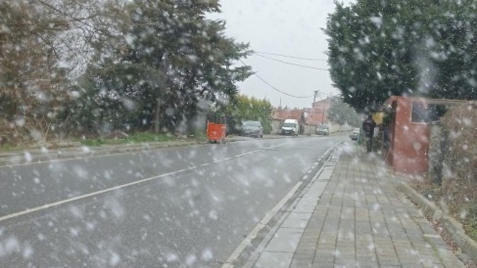 An itibariyle kar yağışı başladı İstanbul.❄️❄️☃️⛄ Başka nerelere kar yağıyor❓?