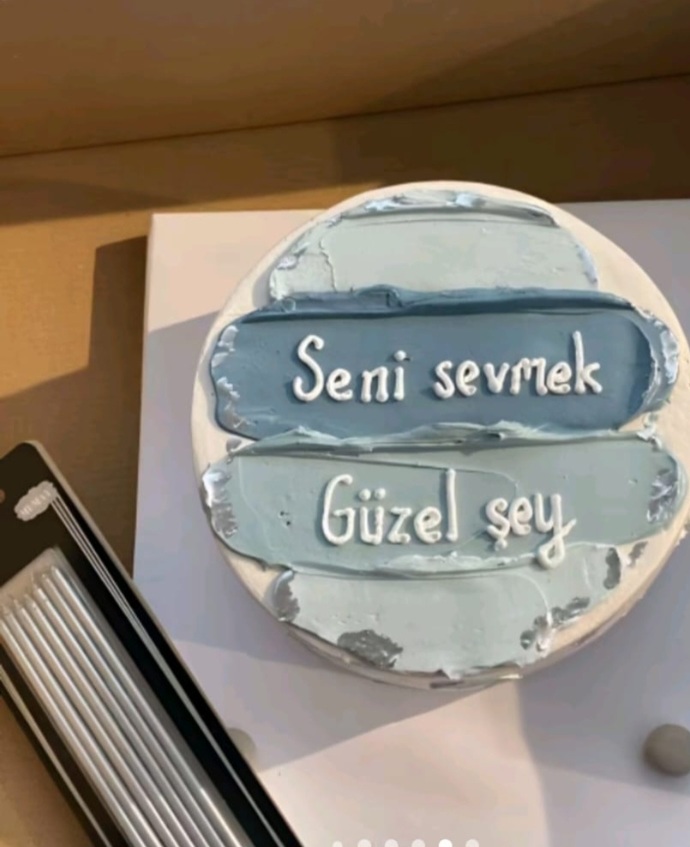 Merhaba koz arkadaşımın dogum gününde pasta yaptırmak istiyorum sizce hangisi?