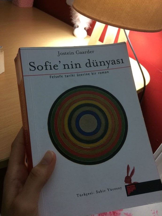 Sofianın dünyası adlı kitabı okuyan var mı?