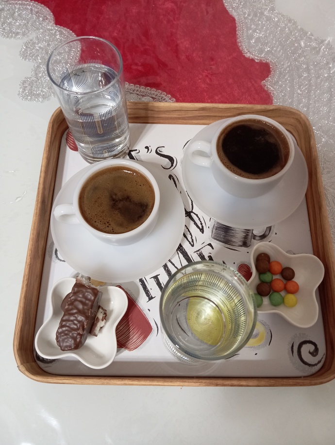 Pencereden yağmur izleyip kahve keyfi yapar mısınız?