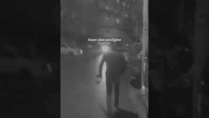 Hiç sokaklarda feryat edercesine şarkı söylemek istediniz mi?