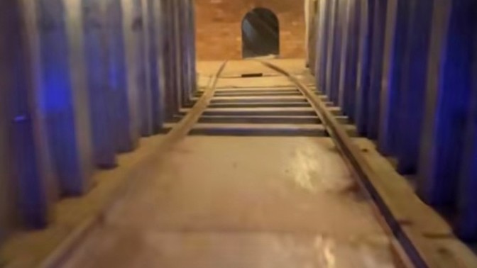 Sosyal medyada bir adam yer altına inşa ettiği sığınağı gösterdi. Sizin bir sığınağınız var mı?
