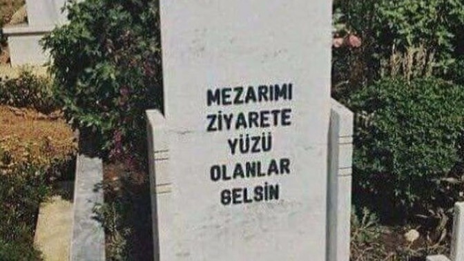 Ölünce mezar taşına ne yazilsin söyliyim mi?