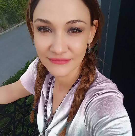 Eski oyuncu Seda demir sizce güzel ve çekici mi?
