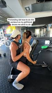 Spor salonunda sevgililerin hareketleri itici değil mi?