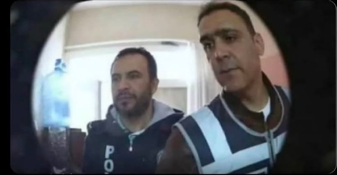 Kapınız polis tarafından çalsa hangi suçtan dolayı aranıyor olurdunuz?