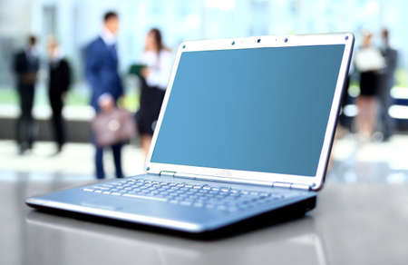 #Oyun oynamak, film, dizi izlemek için ayrı, ders çalışmak ve iş için ayrı laptop mu daha iyi?