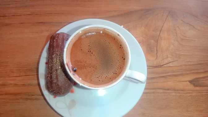 Fincanın kenarı kötü mü duruyor?