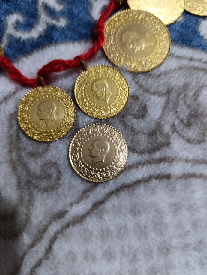 Bugün yarım altın aldım ama kulpsuz ve rengi farklı sorun olur mu?