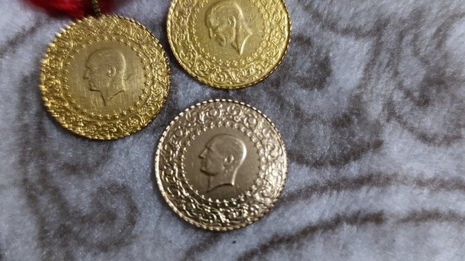 Bugün yarım altın aldım ama kulpsuz ve rengi farklı sorun olur mu?