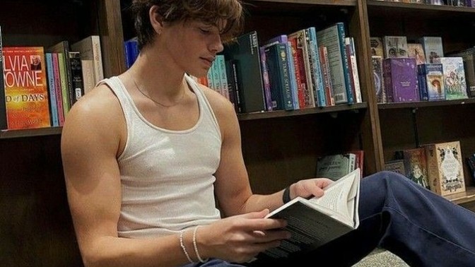 Kitap okuyan erkek entelektüel midir?