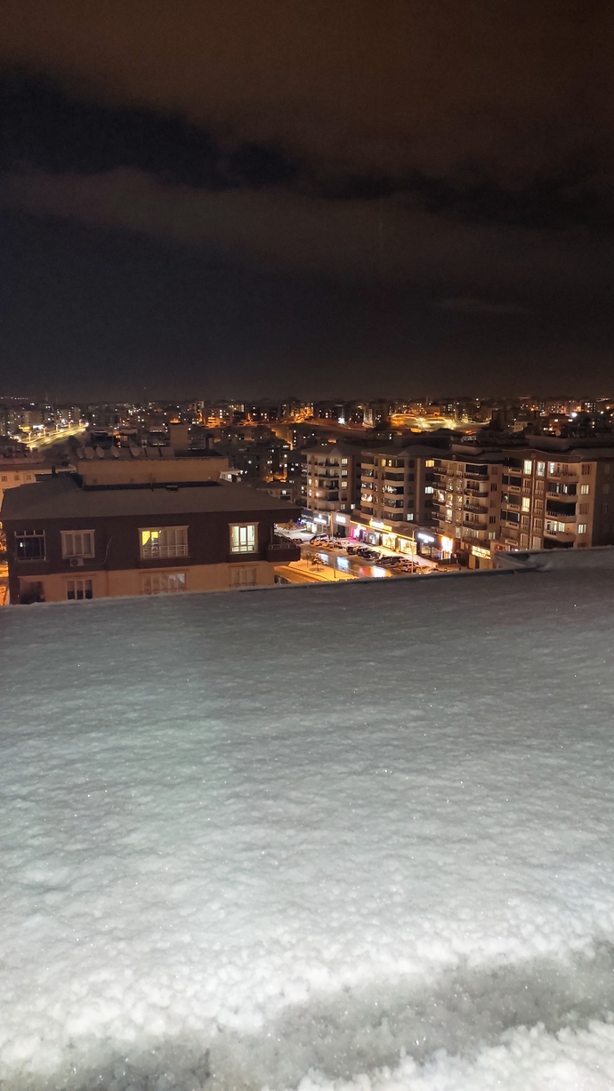 Gecenin ve Manzaranın güzelliğine bakar mısınız?