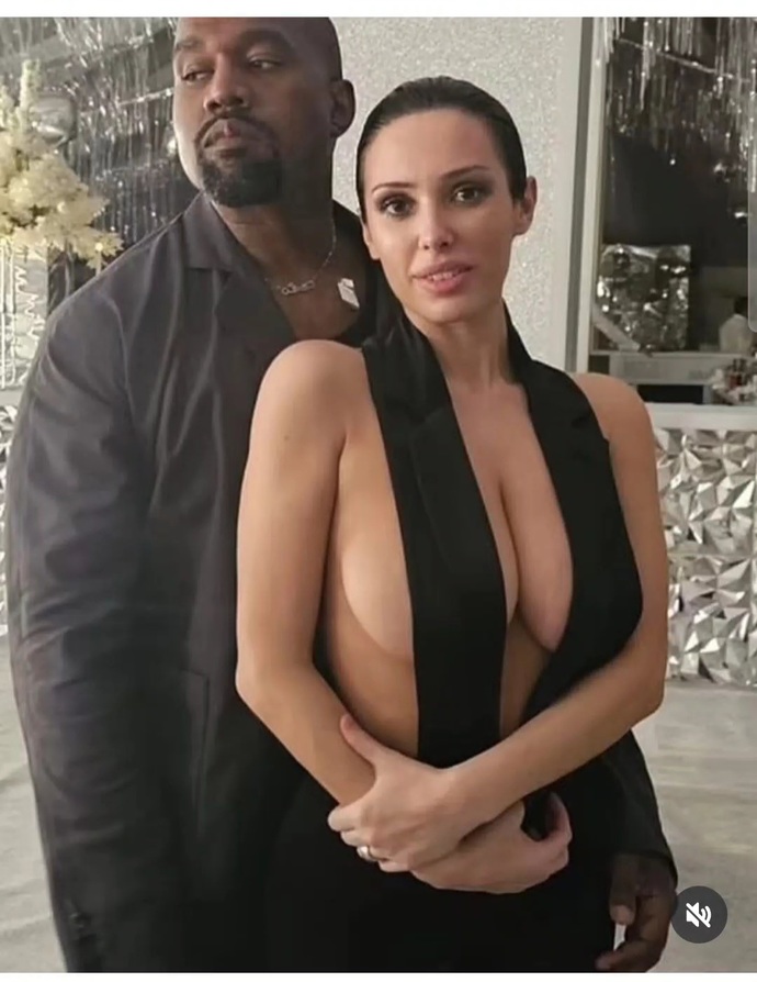 Kanye West eşini pazarlıyor mu sizce, bunu bilerek mi yapıyor?