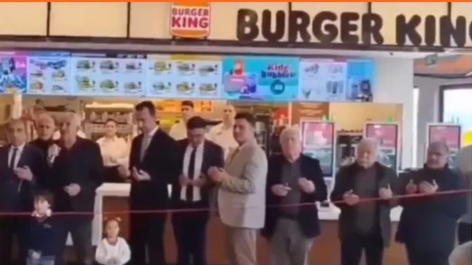 Afyonkarahisar'da dualar eşliğinde Burger King açılışı yapıldı! Burger King'e gidiyor musunuz?