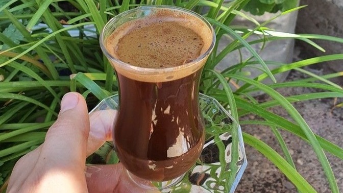 Türk kahvesini fincanda mı yoksa süvari (Çay bardağında mı) içersiniz?