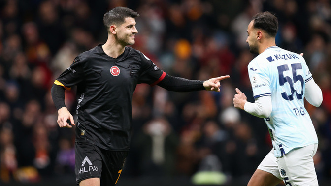 Galatasaray - Adana Demirspor maçı var hakemi yüzünden yarıda kaldı! Türk futbolu nereye gidiyor?