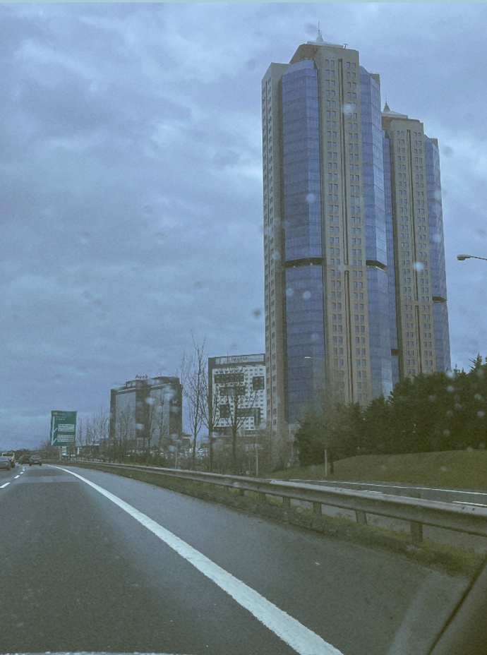Şu binaları bilen var mı?