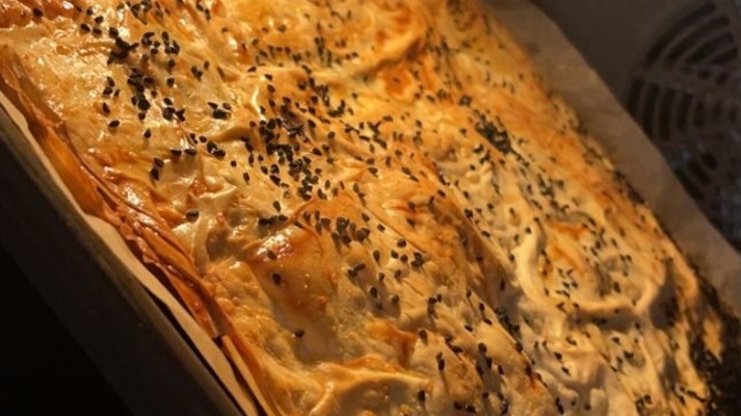 Gecenin köründe peynirli börek yer misiniz?