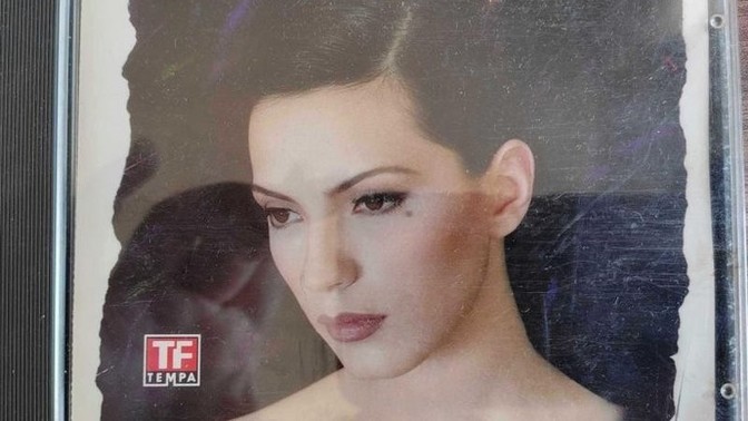 Bugüne bir Yeşim Salkım şarkısı bırakarak başlıyorum. Ya siz ne dinliyorsunuz?