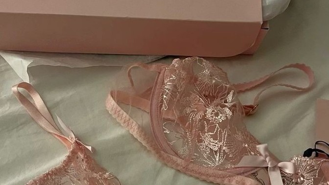 Sevgiliniz size iç çamaşırı hediyesi alsa nasıl tepki verirsiniz?