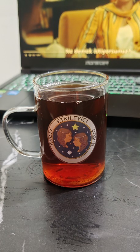 Bu saatte çay içen tek ben miyim?