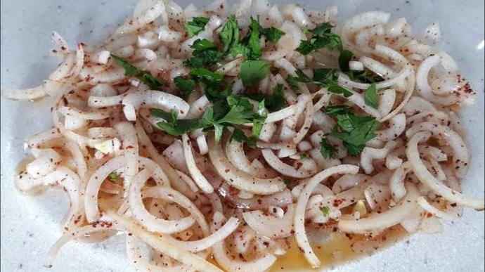 Karışık turşu mu söğüş salata mı?