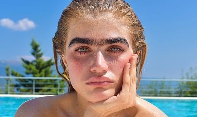 Kadınların kaşlarını almaması bakımsızlık mı?