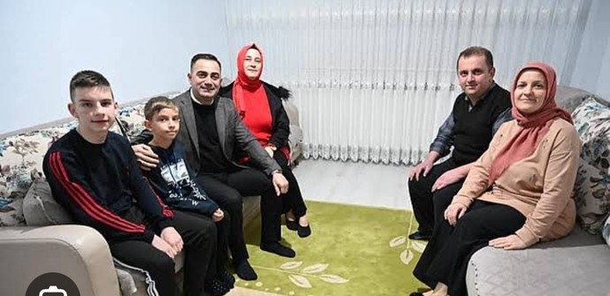 Evinize gelen misafire hürmet edermisin yoksa odana mı gecersin?