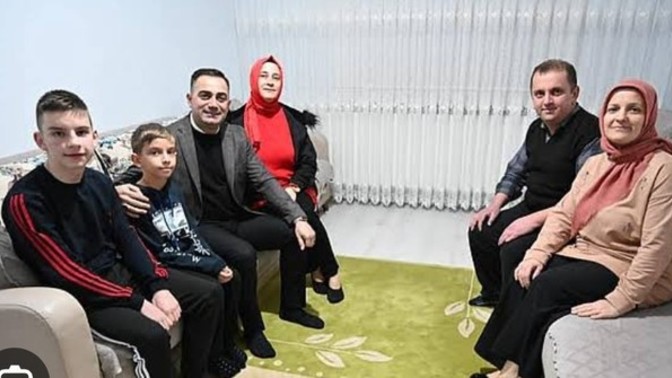 Evinize gelen misafire hürmet edermisin yoksa odana mı gecersin?