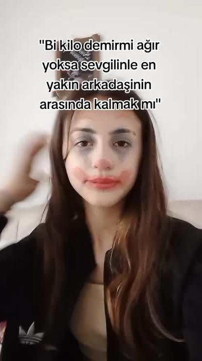 KScanlar siteden sevgili yapsanız ve takipçi listenizdeki erkekleri/kadınları çıkarmanızı istese tepkiniz ne olurdu 💕?