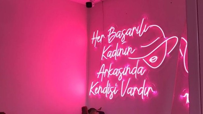Birisini yemek yerken bulursanız, bu kayınvalidenizin sizi sevdiği anlamına mı gelir?