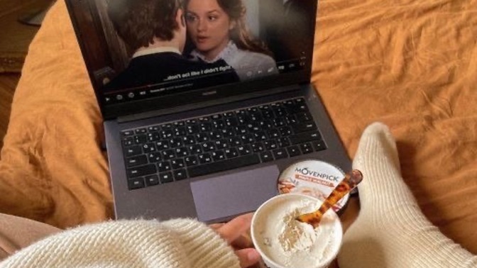 Bir film veya diziyi sadece popüler olduğu için izlediğiniz oldu mu?