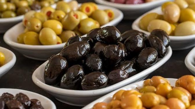 Sizin favoriniz hangisi Siyah zeytin mi yeşil zeytin mi 🫒 ?
