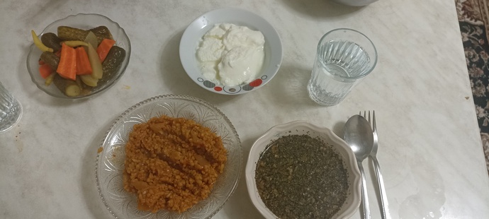 Kemmunlu aş ve ekşi sos nasıl görünüyor?