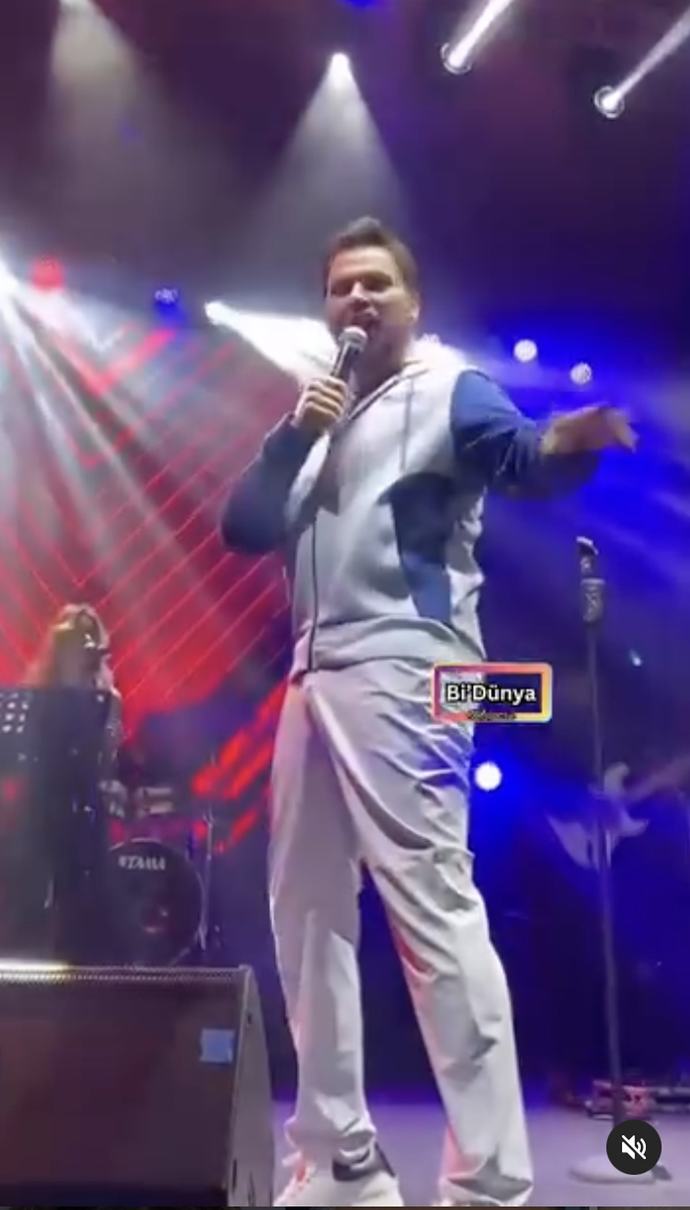 Ünlüler konser sırasında bilerek vücudunun reklamını yapıyor olabilir mi?