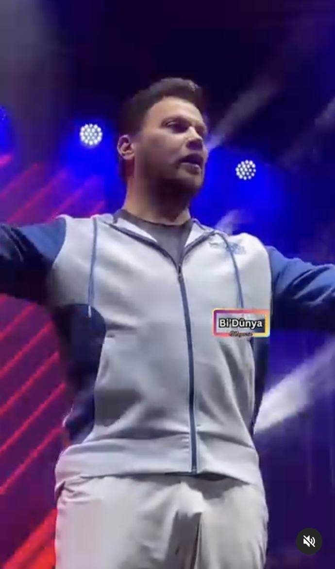 Ünlüler konser sırasında bilerek vücudunun reklamını yapıyor olabilir mi?