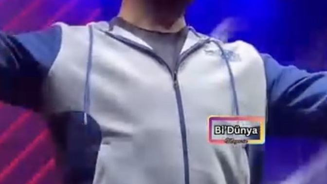Ünlüler konser sırasında bilerek vücudunun reklamını yapıyor olabilir mi?