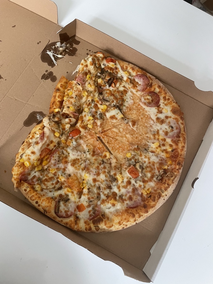 Pizza siparişimin geldiği hale bakar mısınız?