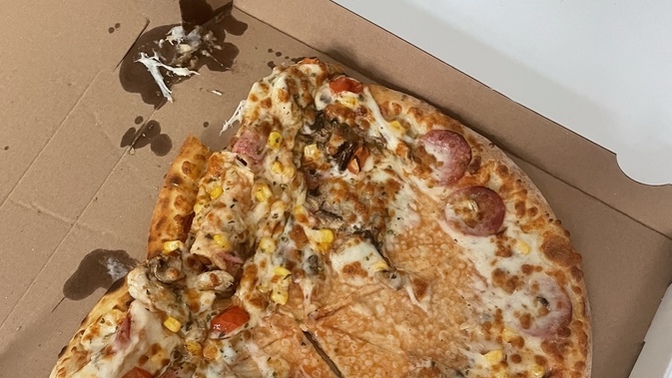 Pizza siparişimin geldiği hale bakar mısınız?