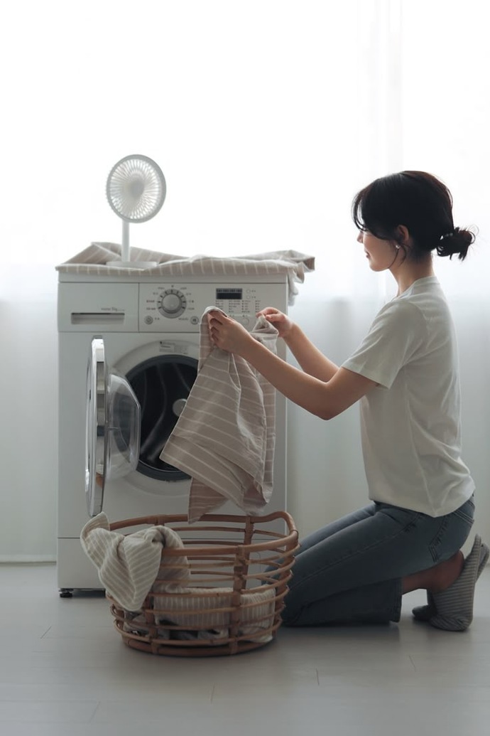 Çamaşır makinesinde zamanla oluşan kötü kokuları ve kireç birikintilerini önlemek için ne yapabilirim?