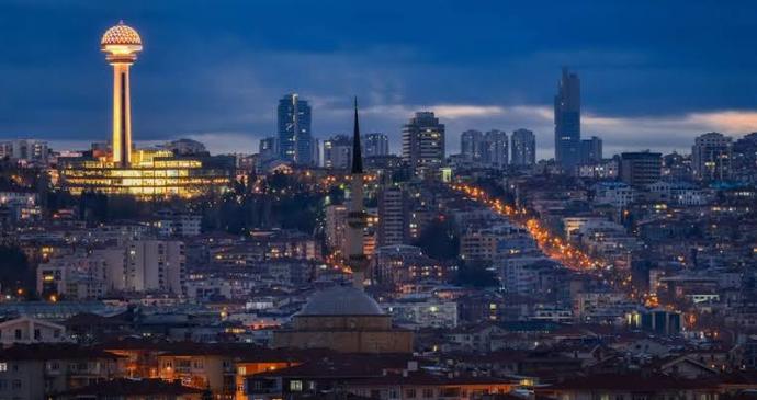 Ankara da yaşayıpta Ankarayı seven var mı?