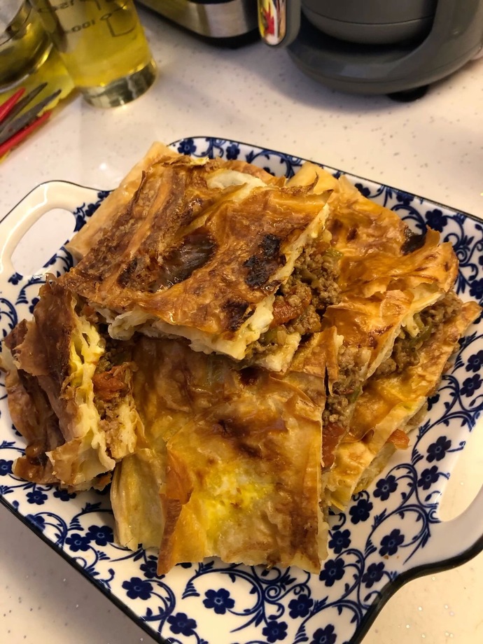 Gecenin köründe yemek yermisiniz? Kıymalı börek sever misiniz?
