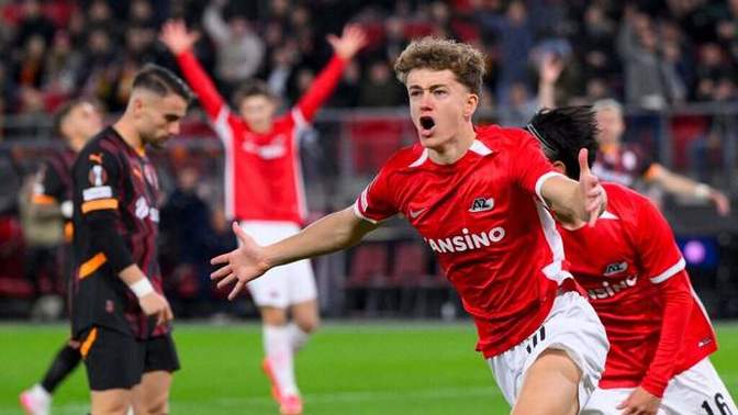 Galatasaray avrupa liginin vasat takımlarından Az Alkmaar'a tarihi fark ve rezil bir oyunla 4-1 yenildi! Maçı nasıl buldunuz?