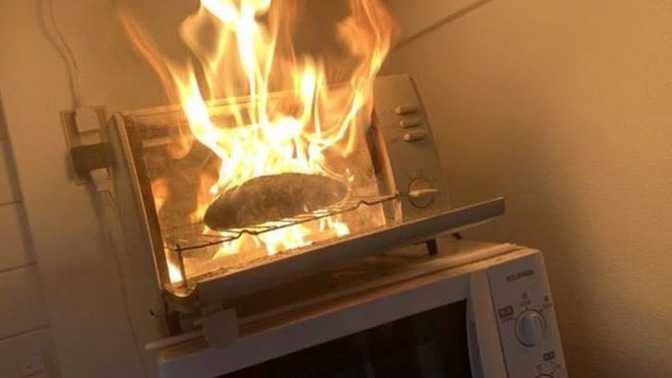 Bugün kek yaptım ilk defa biraz yandı diye babamla abim dalga geçti. Hevesimi kırdılar sizce yapmasam mı bir daha?