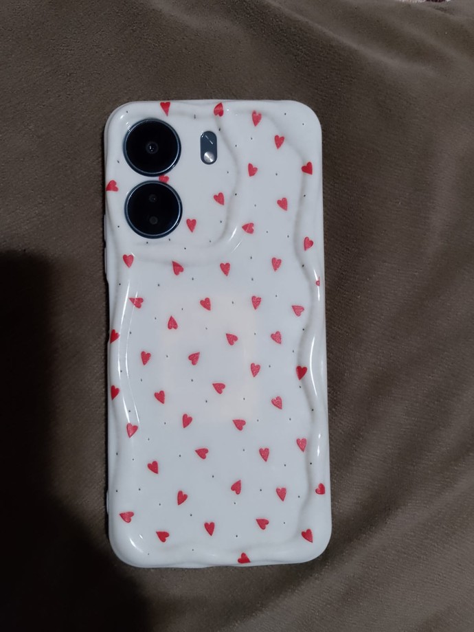 Yeni telefon kılıfı aldım, sizce nasıl gözüküyor?
