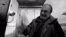 Sevgililer gününde hediye almak yerine mutfak dolaplarını silsek olur mu?